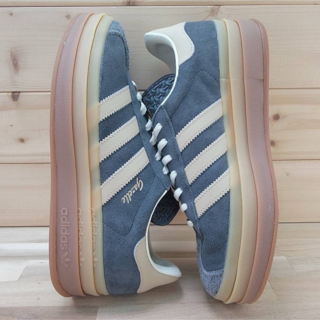adidas - アディダス ガゼル ボールド W グレー/ガム 25㎝の通販 adidas - アディダス ガゼル ボールド W グレー/ガム 25㎝の通販