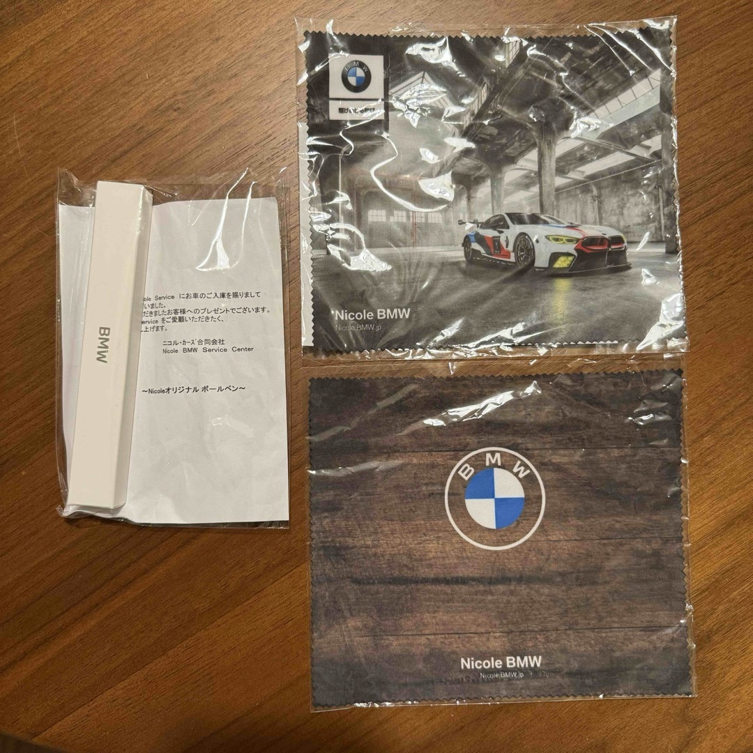 BMW(ビーエムダブリュー)のBMW メガネ拭き×2 ボールペン エンタメ/ホビーのエンタメ その他(その他)の商品写真