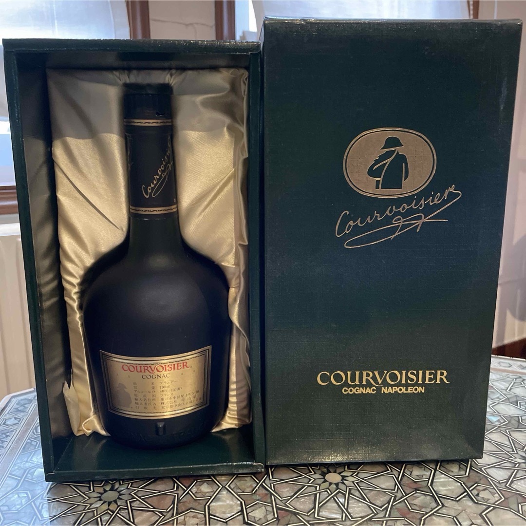 ナポレオン COURVOISIER クルボアジェ コニャック 古酒 未開栓 食品/飲料/酒の酒(ウイスキー)の商品写真