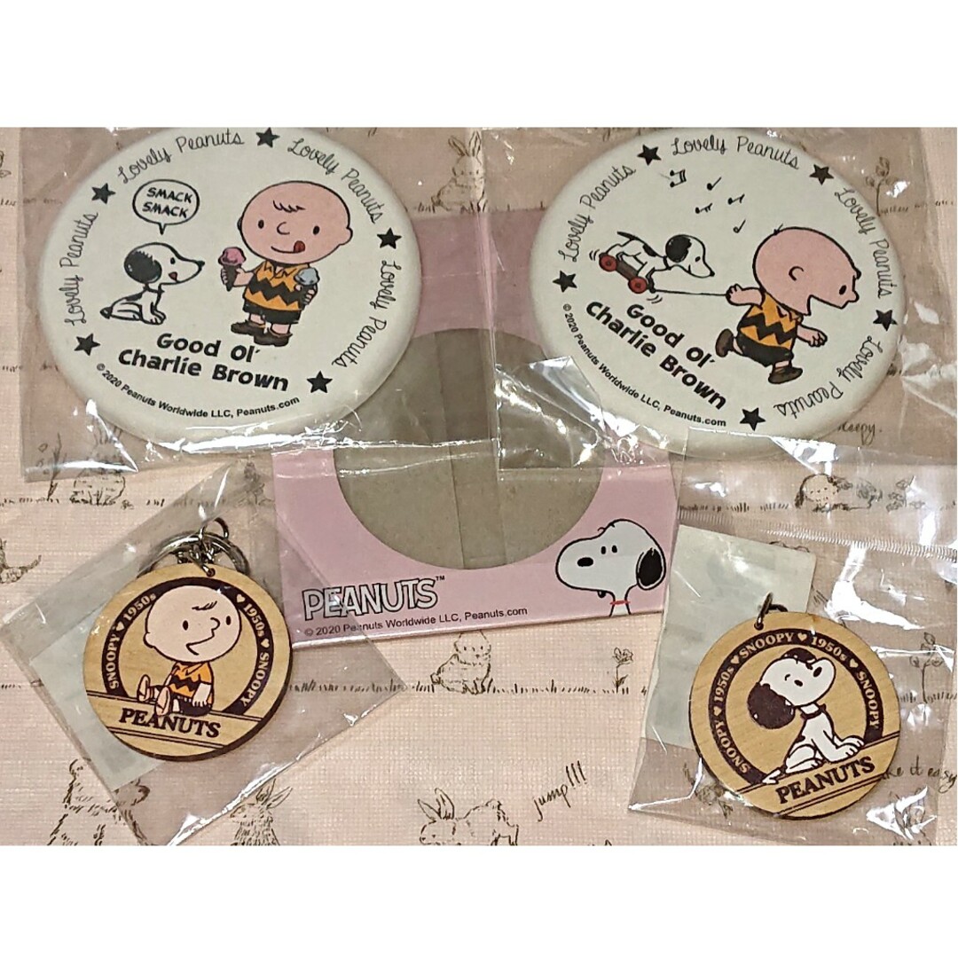 スヌーピー❤PEANUTS❤台湾限定❤70周年❤キーホルダー❤コースターセット エンタメ/ホビーのおもちゃ/ぬいぐるみ(キャラクターグッズ)の商品写真