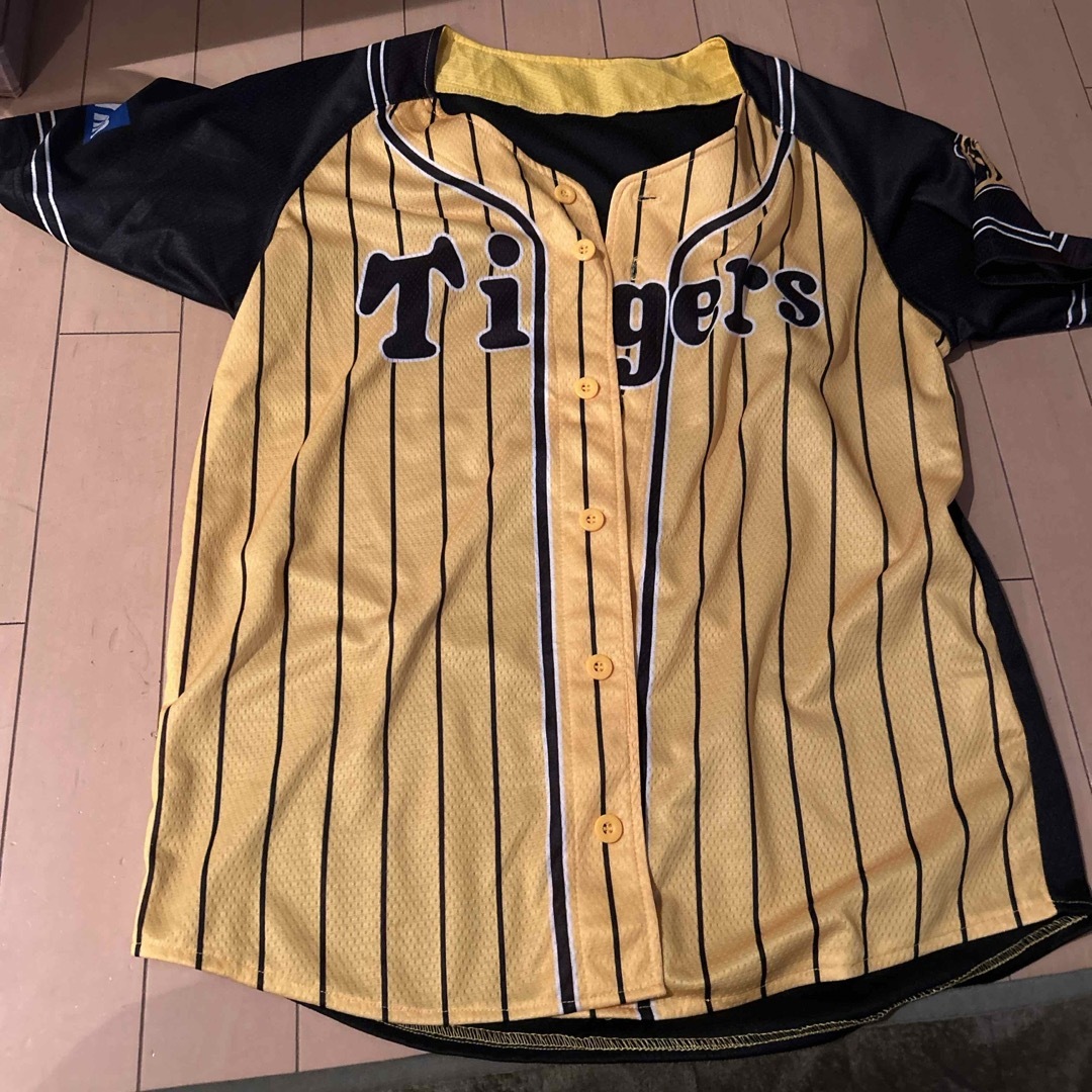 阪神タイガース　ユニホーム スポーツ/アウトドアの野球(応援グッズ)の商品写真