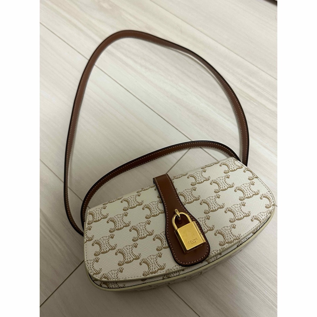 CELINE - ストラップ付きクラッチ タブー / トリオンフ カーフ CELINE - ストラップ付きクラッチ タブー / トリオンフ カーフ