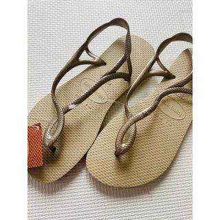 ハワイアナス(havaianas)の新品★ havaianas ハワイアナス ビーチサンダル　ゴールド　23cm(ビーチサンダル)