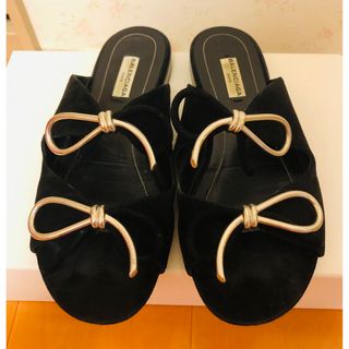 バレンシアガ(Balenciaga)のバレンシアガ　リボンフラットサンダル(サンダル)