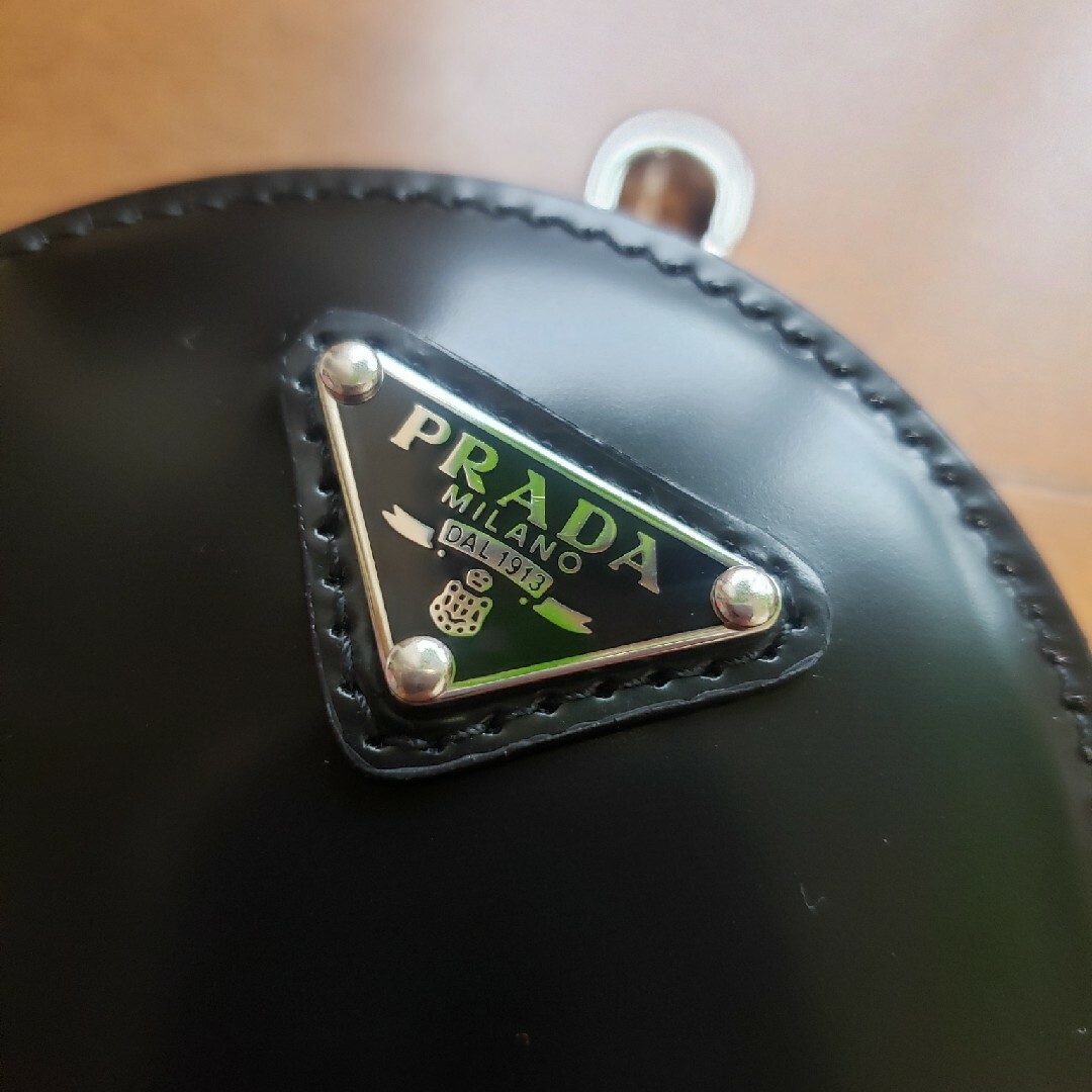 PRADA(プラダ)のPRADA　プラダ　ラウンドレザーコインケース　ポーチ レディースのファッション小物(コインケース)の商品写真