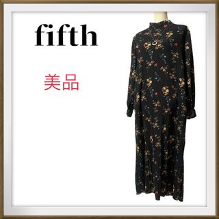 フィフス(fifth)の美品　fifth  フィフス　小花プリント　プリーツワンピース　長袖　Fサイズ(ロングワンピース/マキシワンピース)