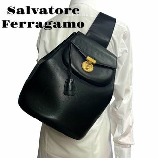 Salvatore Ferragamo - 良品 フェラガモ ショルダーバッグ 斜め掛け ガンチーニ レザー 金金具 黒