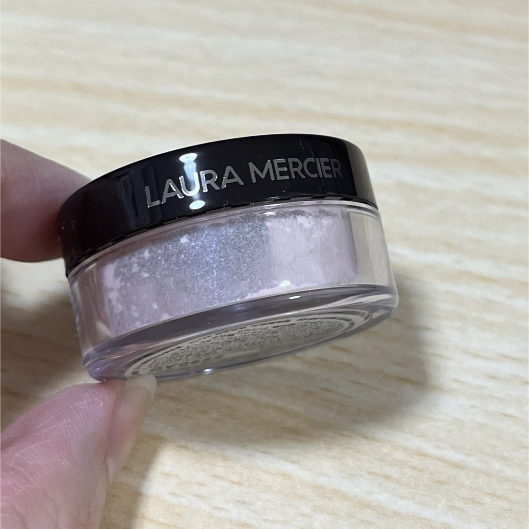 laura mercier(ローラメルシエ)のフェイスパウダー コスメ/美容のベースメイク/化粧品(フェイスパウダー)の商品写真