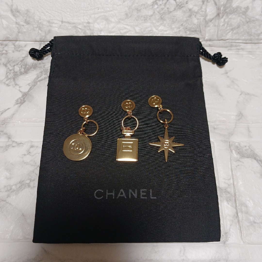 CHANEL(シャネル)のCHANEL　ホリデーチャーム レディースのアクセサリー(チャーム)の商品写真