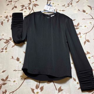 ザラ(ZARA)の新品　ZARA レディース　S 黒　シワ加工　トップス　オフィスカジュアル(カットソー(長袖/七分))