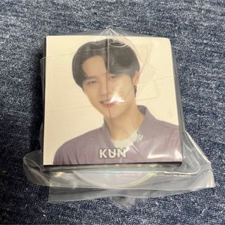 エヌシーティー(NCT)のWayV  威神V CD風アクリルチャーム　KUN クン(アイドルグッズ)