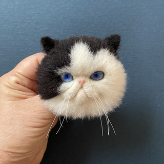 羊毛フェルト猫　リアル可愛いエキゾチックのブローチ(ぬいぐるみ)