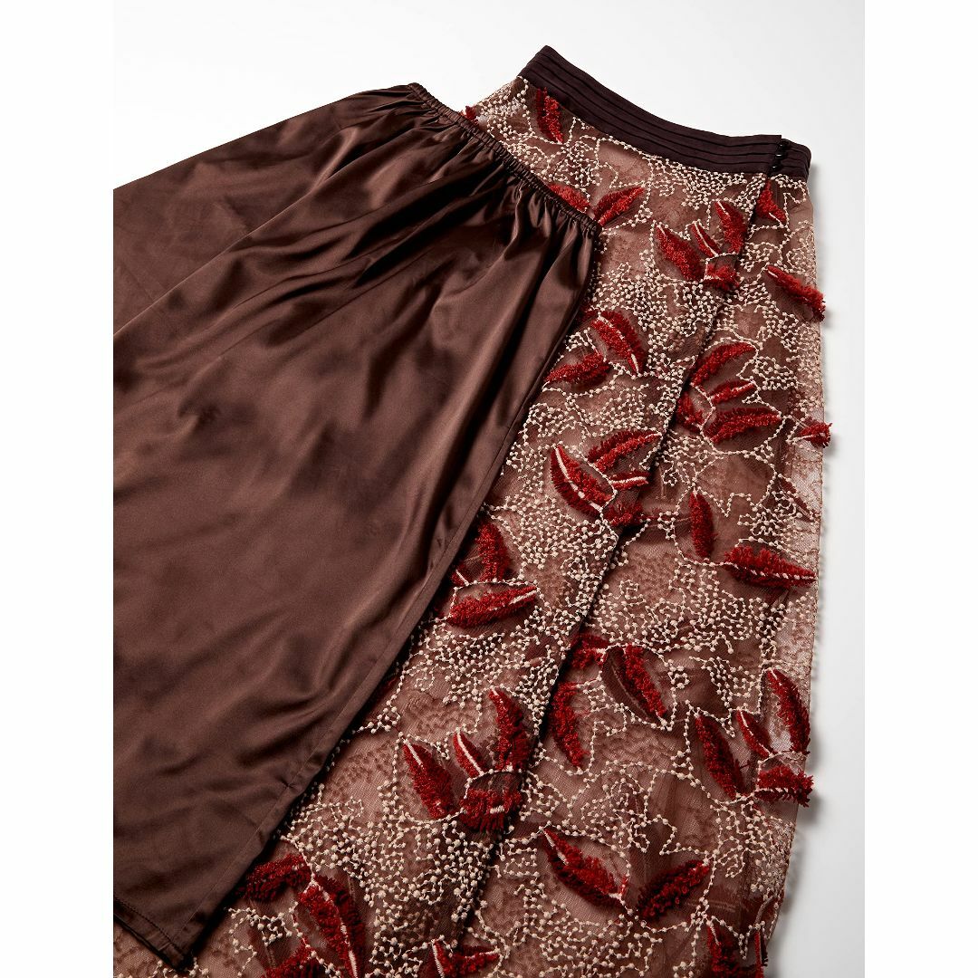 【色: ブラウン】[リリーブラウン] フェザー柄刺繍ロングスカート LWFS18 レディースのファッション小物(その他)の商品写真