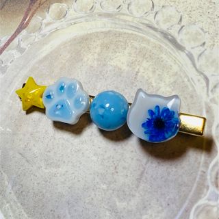 No.2 ヘアクリップ　猫　肉球　花　レジン　青　水色　ヘアアクセサリー(ヘアアクセサリー)