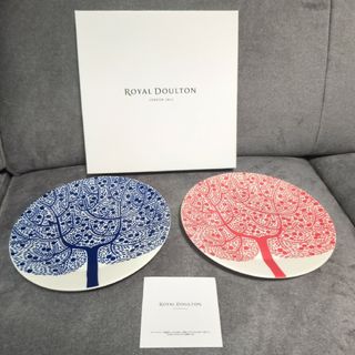 ロイヤルドルトン(Royal Doulton)のロイヤルドルトンフェイブルFABLE新品未使用22cm青＆赤プレート皿(食器)