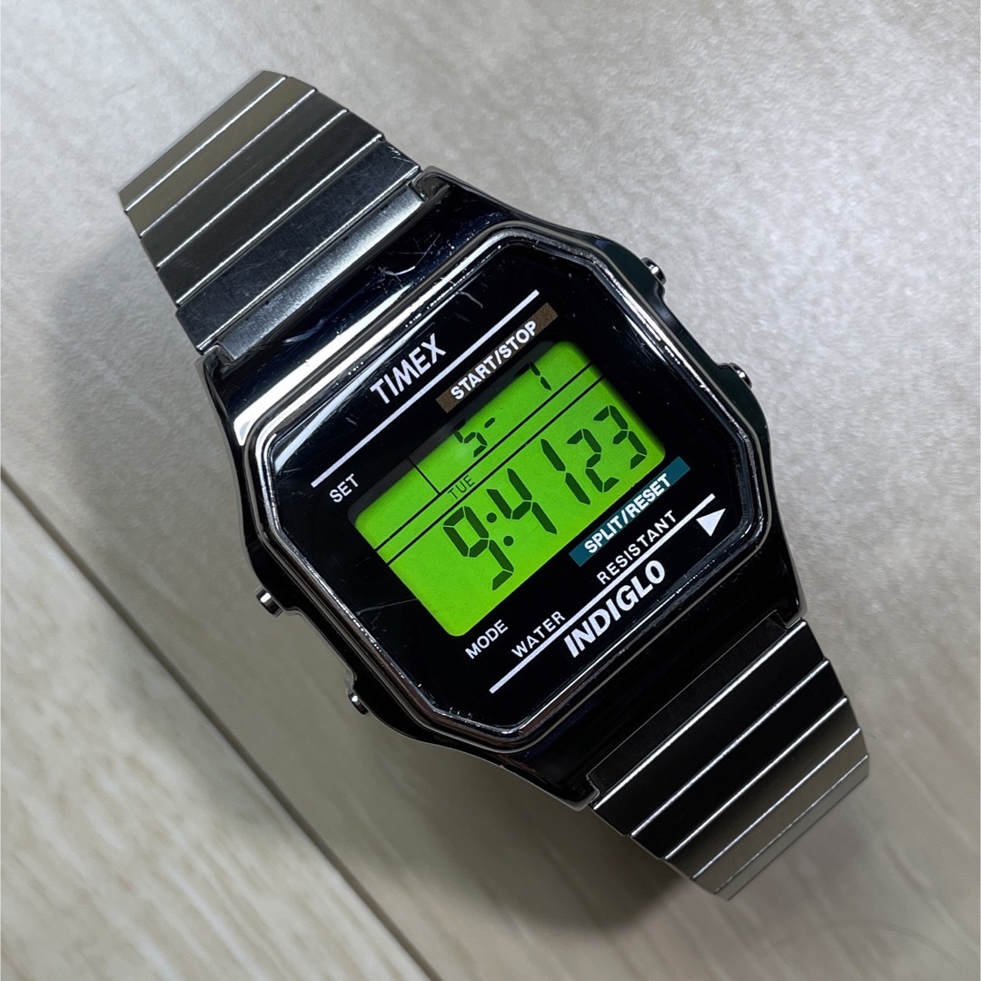 TIMEX(タイメックス)のTIMEX INDIGLO SILVER 腕時計 メンズの時計(腕時計(デジタル))の商品写真