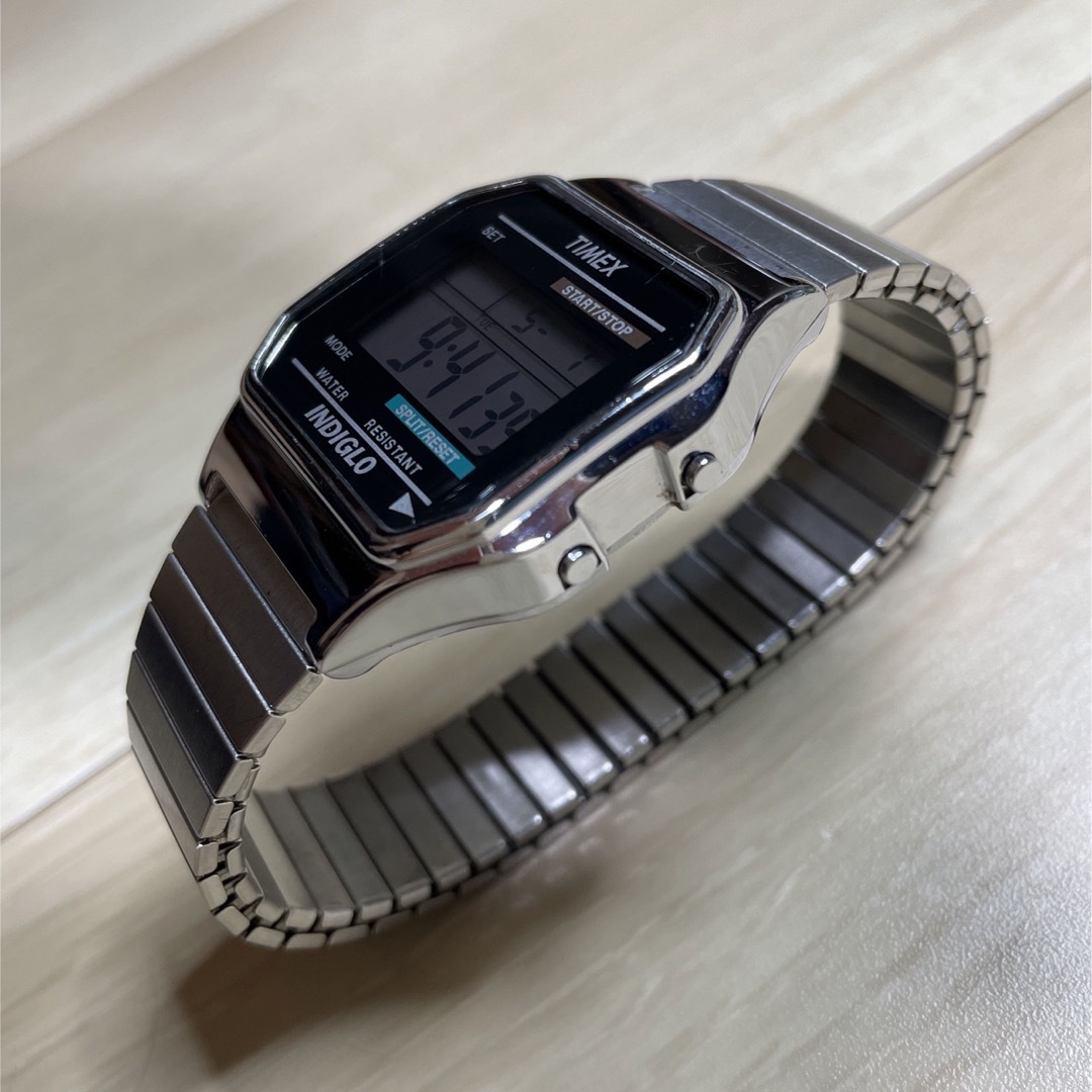 TIMEX(タイメックス)のTIMEX INDIGLO SILVER 腕時計 メンズの時計(腕時計(デジタル))の商品写真
