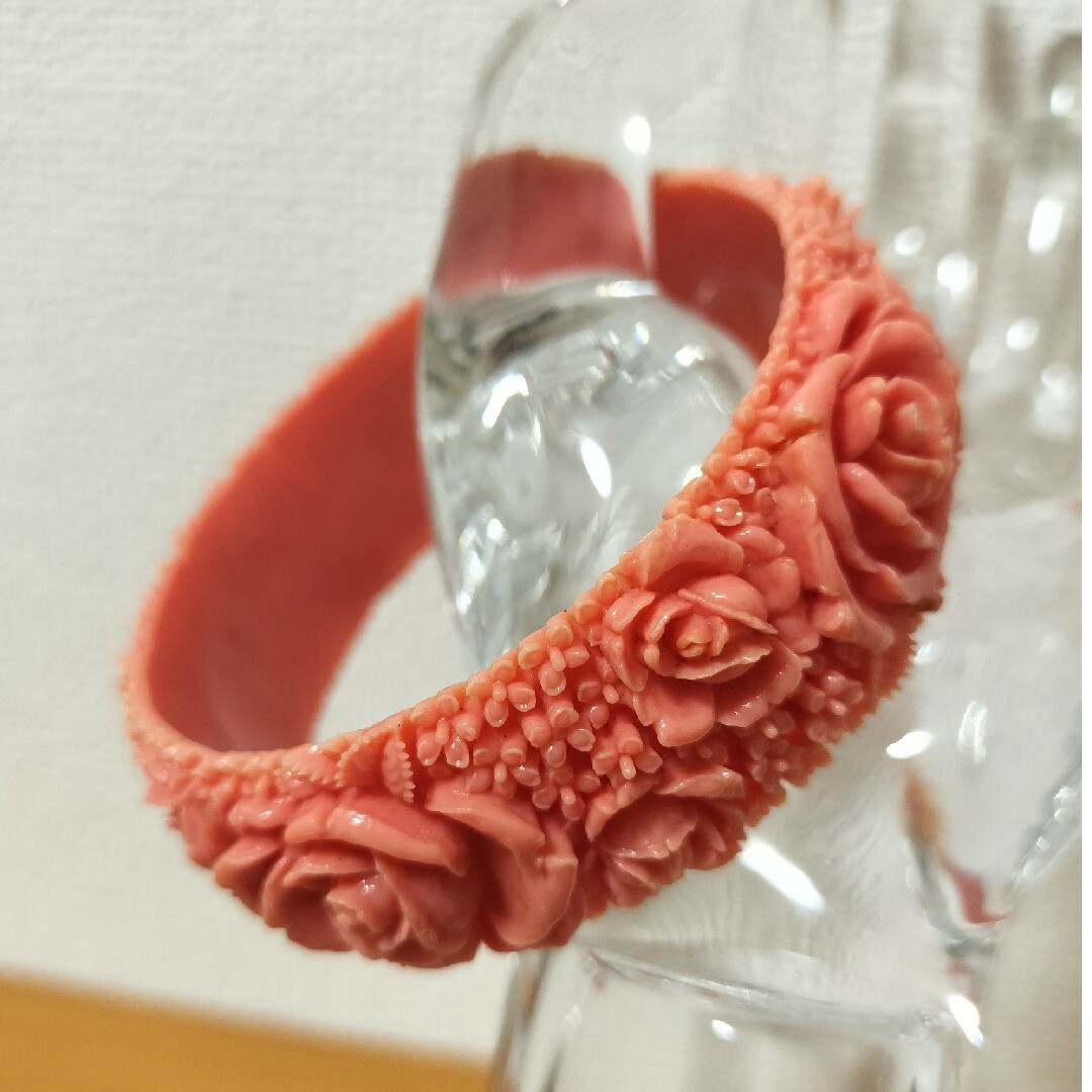 セルロイド コーラルカラー 薔薇 小花 バングル ヴィンテージ セルロイド コーラルカラー 薔薇 小花 バングル ヴィンテージ
