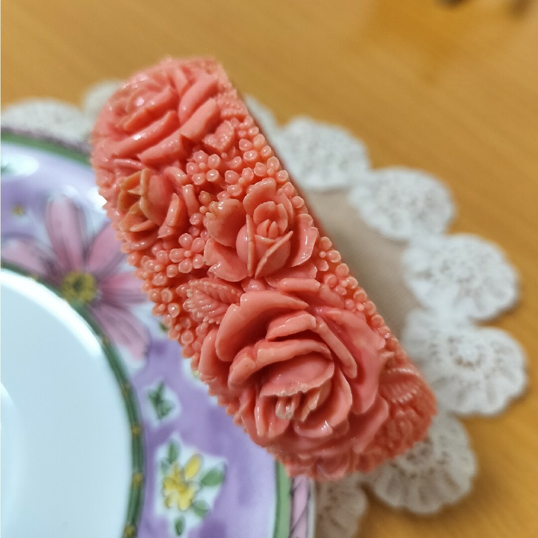 セルロイド コーラルカラー 薔薇 小花 バングル ヴィンテージ セルロイド コーラルカラー 薔薇 小花 バングル ヴィンテージ