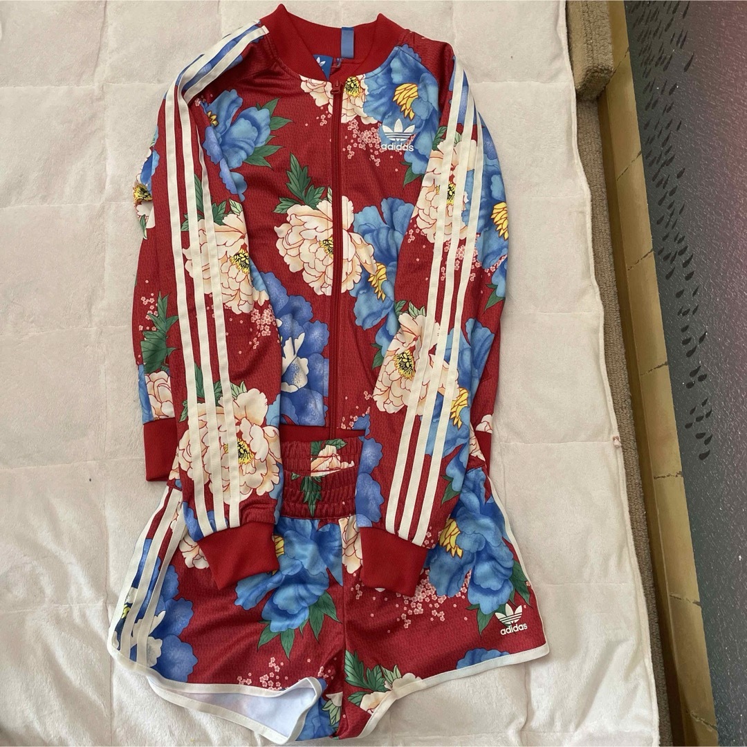 adidas - 使用 アディダスxザファームカンパニーコラボ 花柄 adidas - 使用 アディダスxザファームカンパニーコラボ 花柄