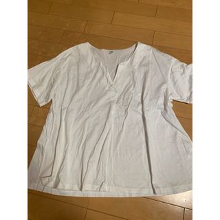 ユニクロ(UNIQLO)のUNIQLO スキッパーTシャツ　トップス(Tシャツ(半袖/袖なし))