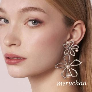 ヴェラウォン(Vera Wang)の【新品】エリザベスバウアー シルバー お花 フラワー パール(ピアス)