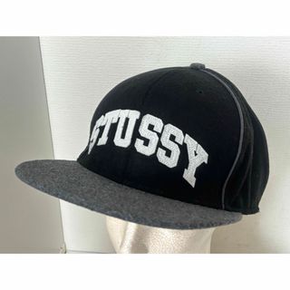 ステューシー(STUSSY)のStussy/帽子/キャップ/ウール/ブラック×グレー/スナップバック/アーチ(キャップ)