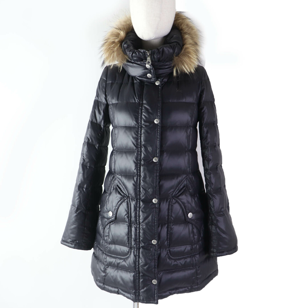 BURBERRY BLUE LABEL - 美品☆BURBERRY BLUE LABEL バーバリーブルーレーベル E1A09-471-09 ラクーンファー・フード付 ダウンコート ブラック 38 正規品 レディース