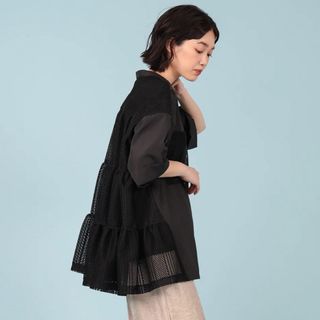 新品タグ付き❣️ trois/トロア⭐️ラッセルレース⭐️ブラウス(シャツ/ブラウス(半袖/袖なし))