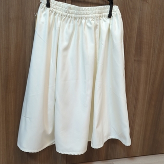 スカート新品未使用オフホワイト　スカート(ひざ丈スカート)