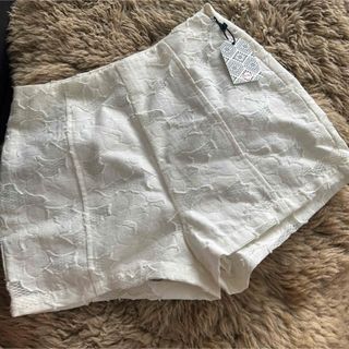 新品未使用！タグ付き！FOREVER21 ショートパンツ　白