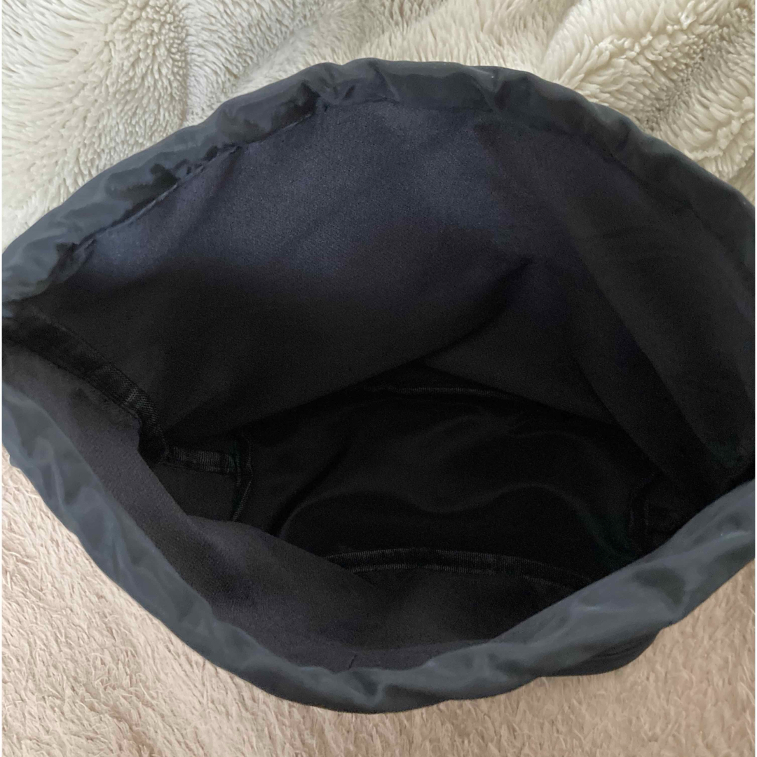 DAISO(ダイソー)のダイソー新品コスメ収納ポーチ巾着ブラック レディースのバッグ(その他)の商品写真