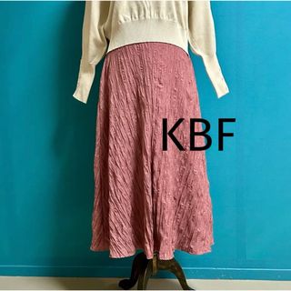 ケービーエフ(KBF)のKBF ケービーエフ 洗える 極美品 シワ加工 ロングフレアスカート(ロングスカート)