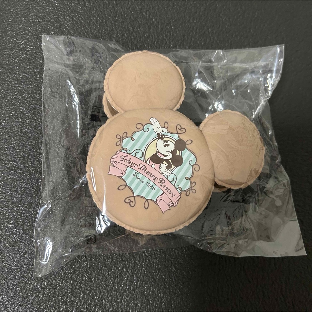 Disney(ディズニー)のスーベニアマカロンケース　ミッキー  チョコレート　最新　ミッキー マカロン エンタメ/ホビーのおもちゃ/ぬいぐるみ(キャラクターグッズ)の商品写真