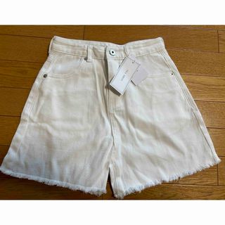 シードレス(SEA DRESS)の新品　シードレス　ホワイトデニムショートパンツ　Mサイズ(ショートパンツ)