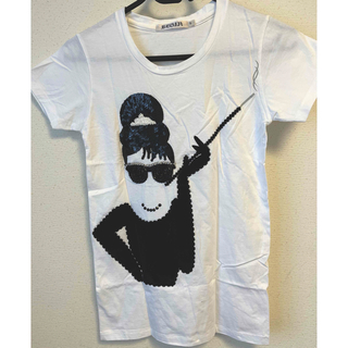 トップス　Tシャツ　白　女の人　デザイン　半袖　レディース　Sサイズ(Tシャツ(半袖/袖なし))