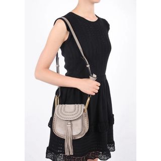 Chloe - 【極美品】CHLOE クロエ　ショルダーバッグ　グレージュ　フリンジ　スタッズ