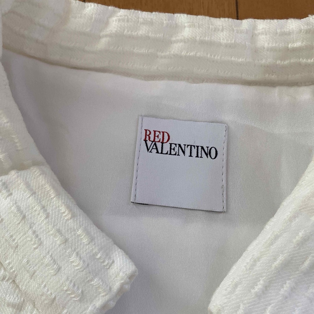 RED VALENTINO(レッドヴァレンティノ)のレッドヴァレンティノ　刺繍 スプリングコート　ノーカラーコート　美品　七分袖　白 レディースのジャケット/アウター(スプリングコート)の商品写真