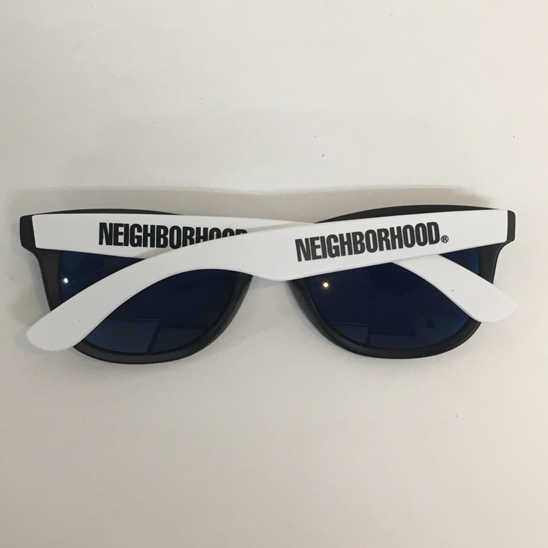 NEIGHBORHOOD(ネイバーフッド)のNEIGHBORHOOD ネイバーフッド サングラス ブルーレンズ ホワイト ブラックフレーム【7379-004】 メンズのファッション小物(サングラス/メガネ)の商品写真