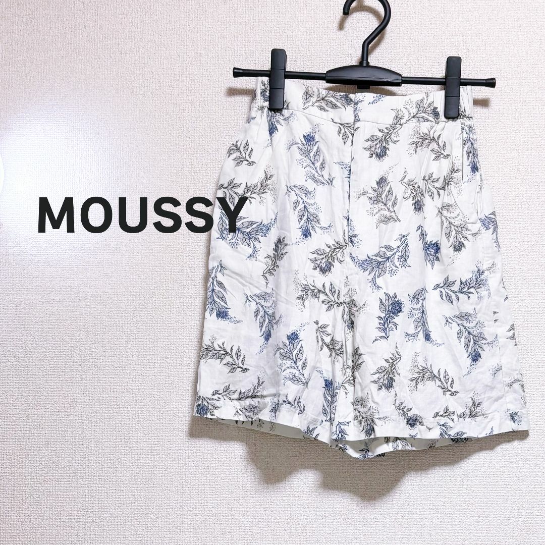moussy(マウジー)のMOUSSY マウジー　ショートパンツ　花柄　白　ホワイト　ブルー　青 レディースのパンツ(ショートパンツ)の商品写真
