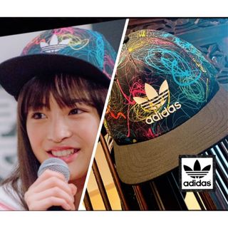 アディダス(adidas)のアディダス オリジナルス カラフル 落書き柄 キャップ 帽子 ジャージ 広瀬すず(キャップ)