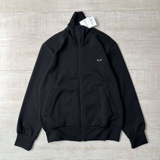 コムデギャルソン(COMME des GARCONS)の23ss 新品 プレイ ギャルソン ハート ロゴ プリント ジップ ジャージ M(ジャージ)