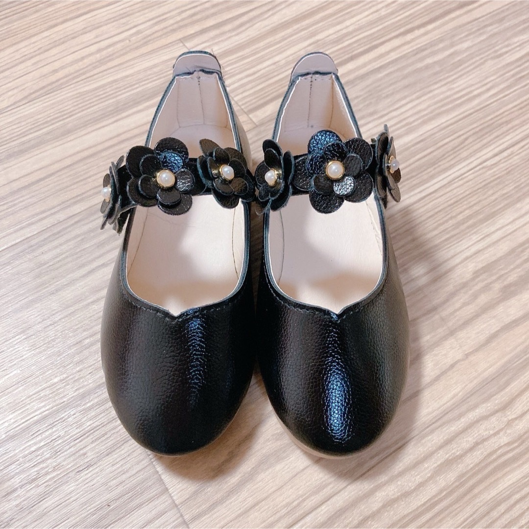 フォーマルシューズ 女の子 16cm フラワー 花 子供靴 ブラック 黒 キッズ/ベビー/マタニティのキッズ靴/シューズ(15cm~)(フォーマルシューズ)の商品写真