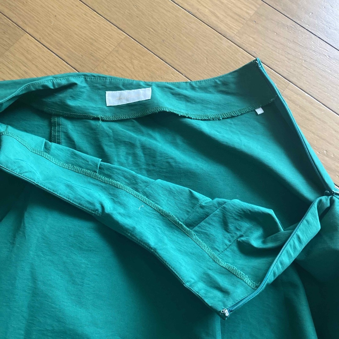 And Couture(アンドクチュール)のAnd Coutureのスカート　緑 レディースのスカート(ひざ丈スカート)の商品写真