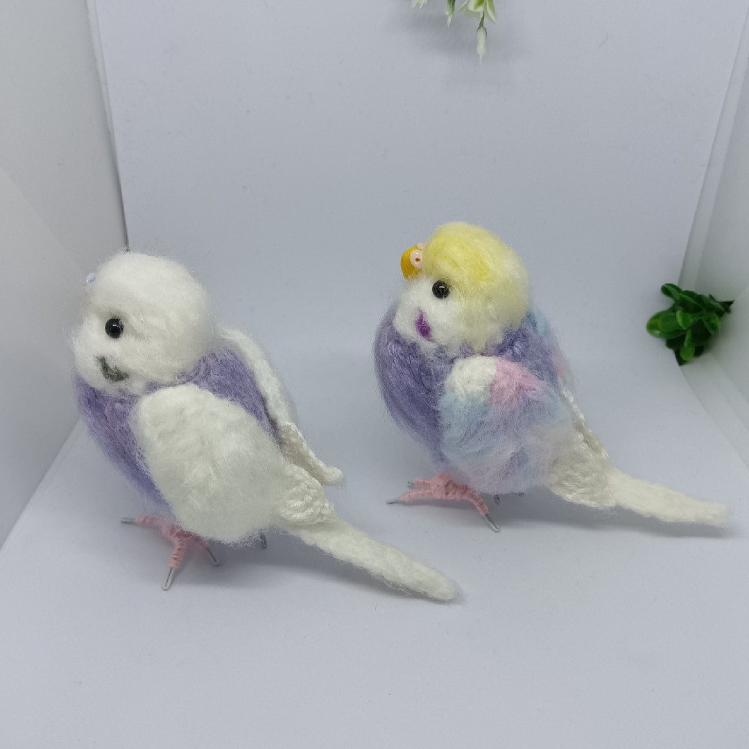 編みぐるみ　セキセイインコ　2羽 ハンドメイドのぬいぐるみ/人形(あみぐるみ)の商品写真