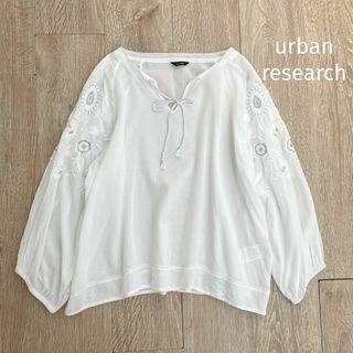 アーバンリサーチ(URBAN RESEARCH)のアーバンリサーチ＊袖刺繍ブラウス　エンブロイダリー　ホワイト(シャツ/ブラウス(長袖/七分))