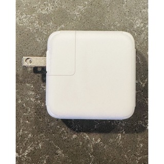 アップル(Apple)のApple 純正30W USB-C 電源アダプタ(バッテリー/充電器)