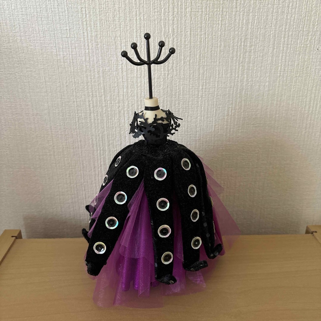 ディズニーストア リトルマーメイド アースラ 契約書 ピアススタンド Disney - 【リトルマーメイド】アースラ アクセサリースタンドの