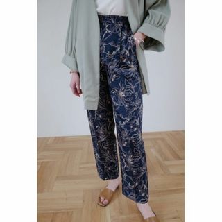 ella サイドスカラップパンツの通販 by かおべぇ's shop|ラクマ ella サイドスカラップパンツの通販 by かおべぇ's shop|ラクマ