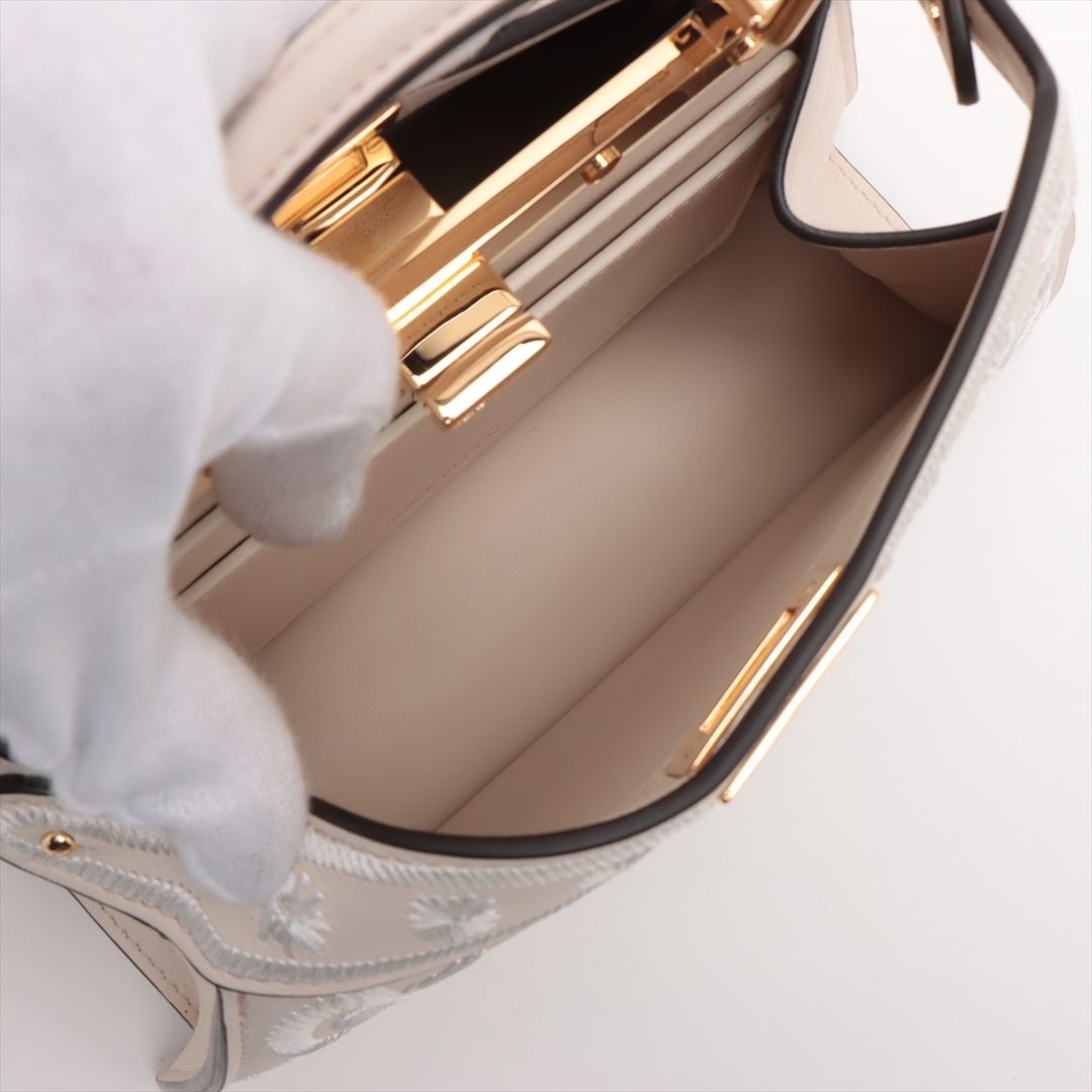 FENDI(フェンディ)のフェンディ ピーカブー アイシーユー ミニ レザー  ホワイト レディース レディースのバッグ(ハンドバッグ)の商品写真